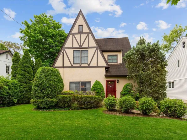 66 Allenwood Road, Great Neck, NY 11023