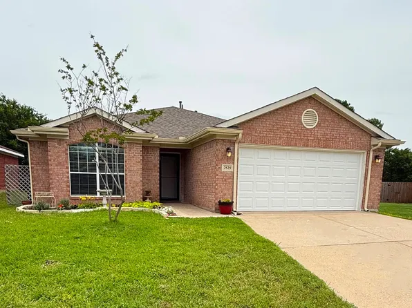 2529 Ensenada Ln, Fort Worth, TX 76108
