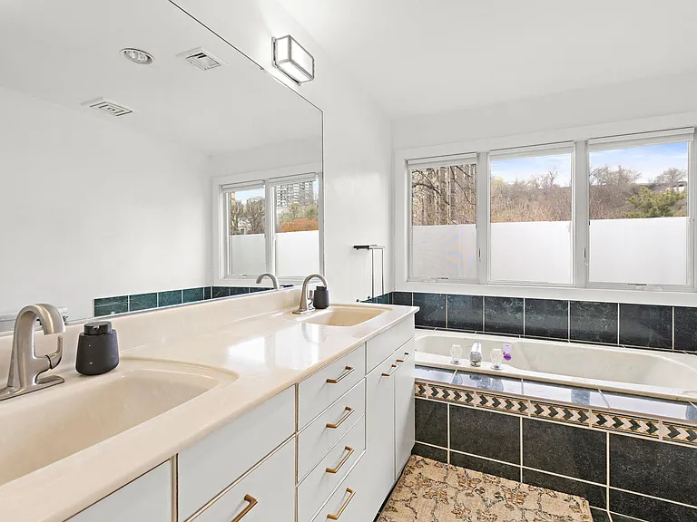 11A Riverview Cir #11A — Photo 14