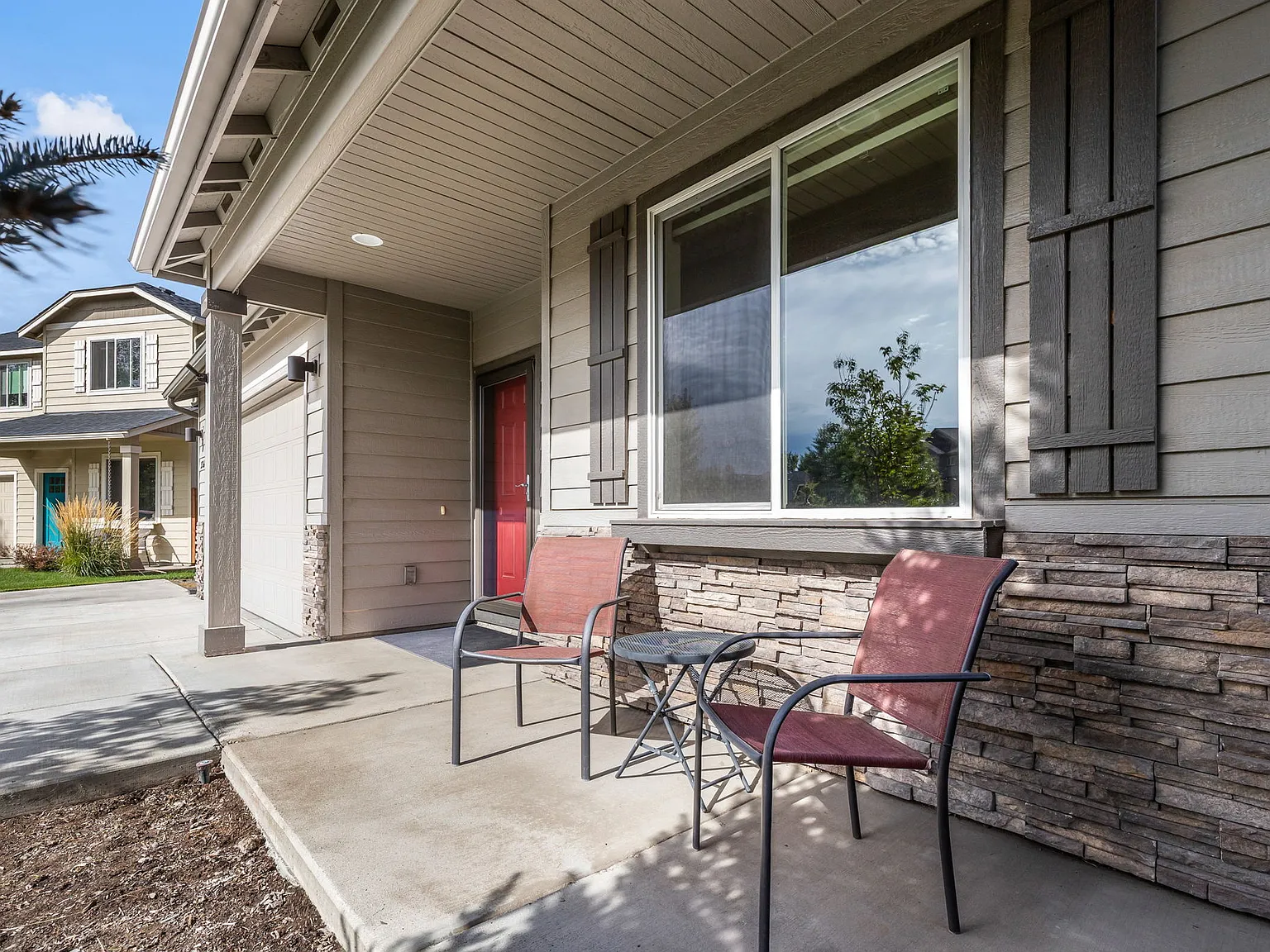 4 bed, 2.5 bath, 2221 sqft, $3,500 — Photo 3