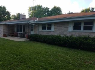 N63W37808 Burtonwood Dr, Oconomowoc, WI 53066