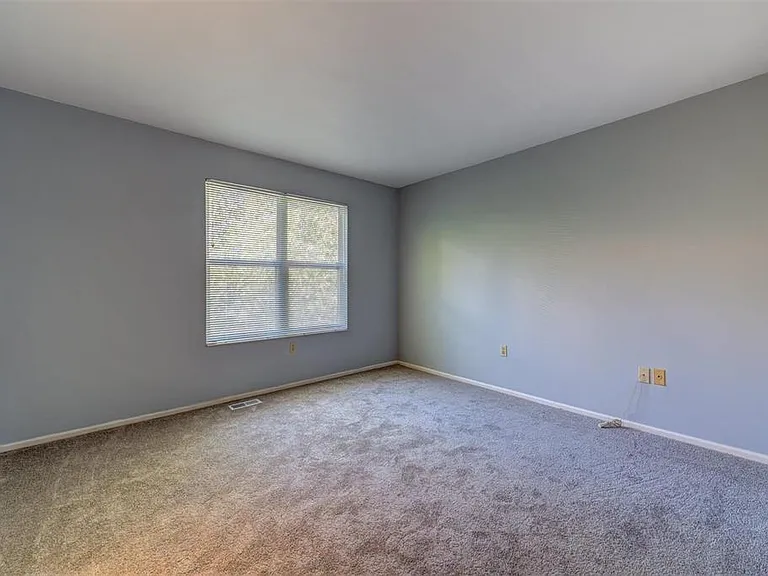 443 N Sarah St — Photo 17