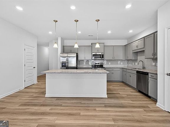 4th image of 328 Caroline Pl #91