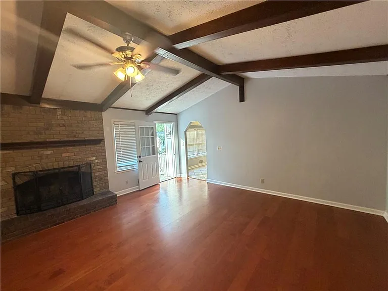 3336 Camelot Dr — Photo 7