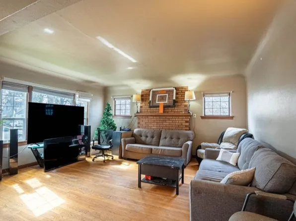824 6th St, Cheney, WA 99004
