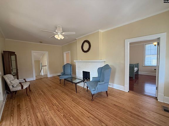 4th image of 215 Church St