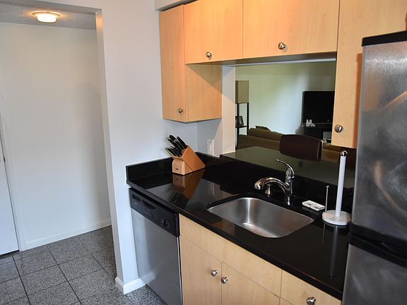 5th image of 920 Quay Ave APT D