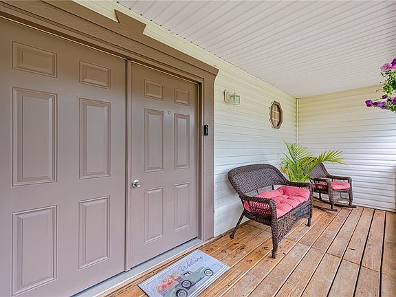 3rd image of 213 Arlington Pl