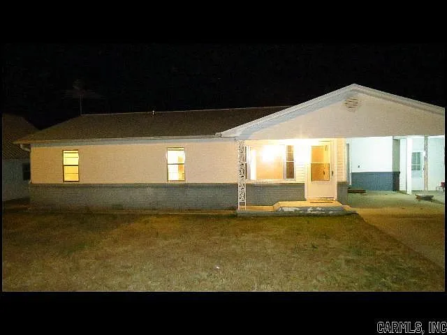 3 bed, 1.5 bath, 1485 sqft, $1,250 — Photo 2