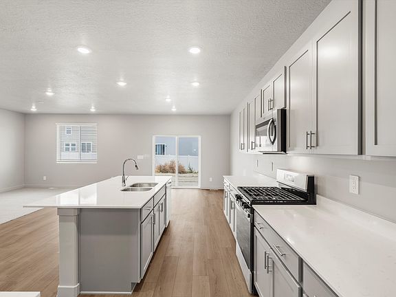 SLC_Willow_ 4281_Kitchen_B_3438-Gina-St-Eagle-Mountain-UT.jpg