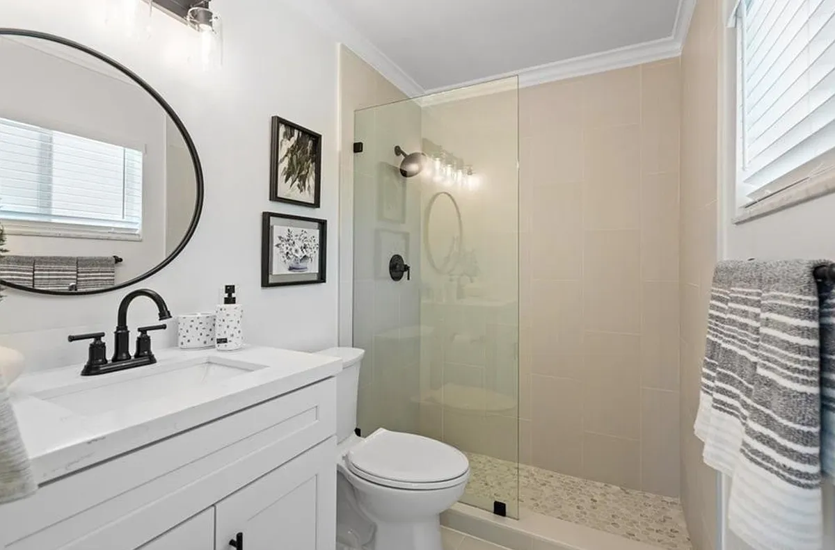 4 bed, 2.0 bath, 1356 sqft, $4,200 — Photo 2