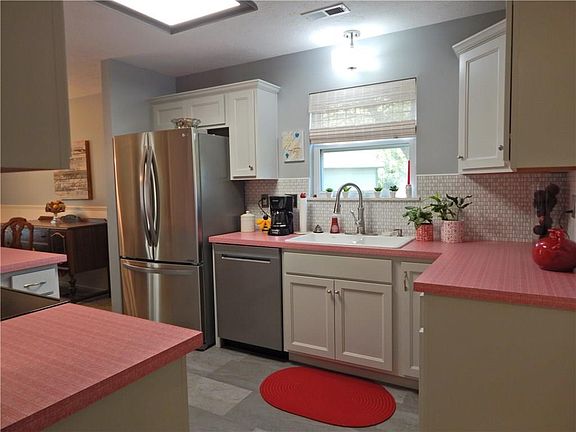 4th image of 182 Thornleigh Ct