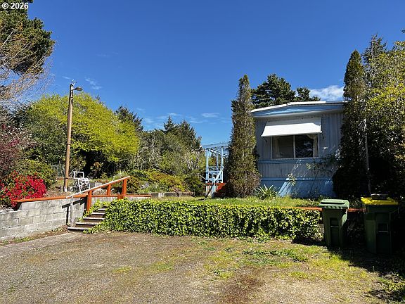 2nd image of 1600 Rhododendron Dr Space 21