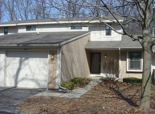 484 Forest Dr, Brighton, MI