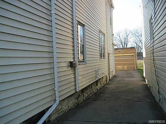 2nd image of 914 Oliver St