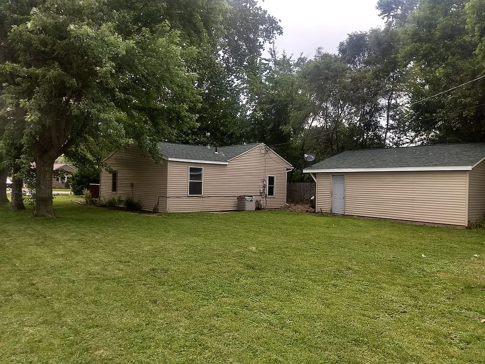 View of the back yard.