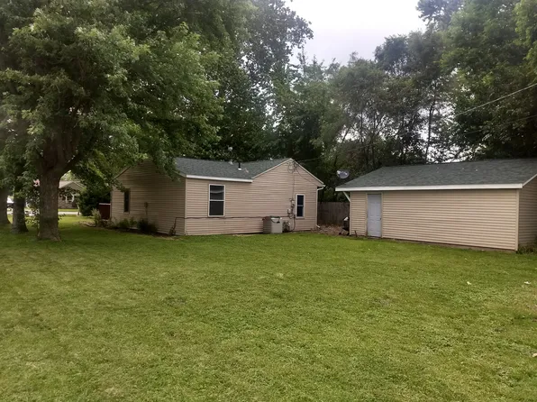 6712 34th Street Ct, Moline, IL 61265