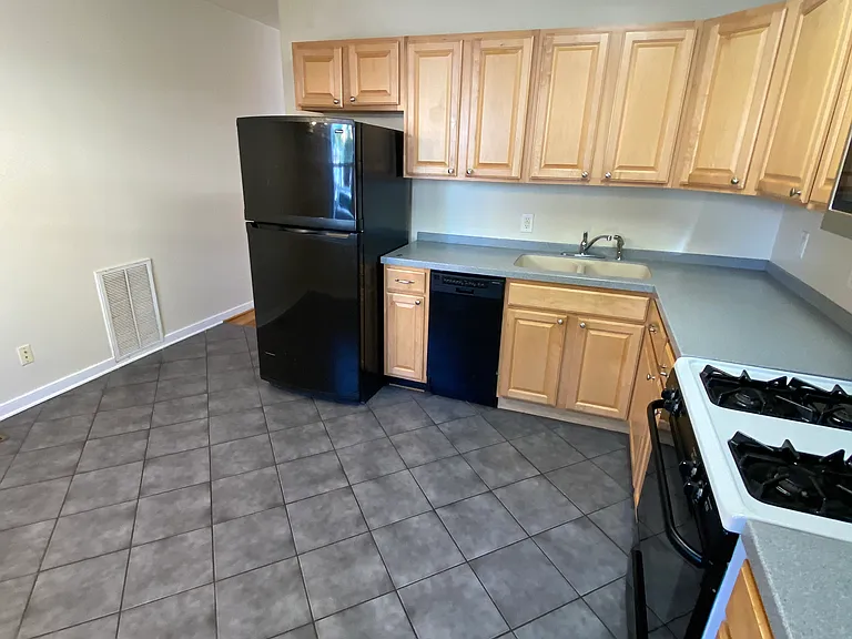 13 S Robinson St #B — Photo 17