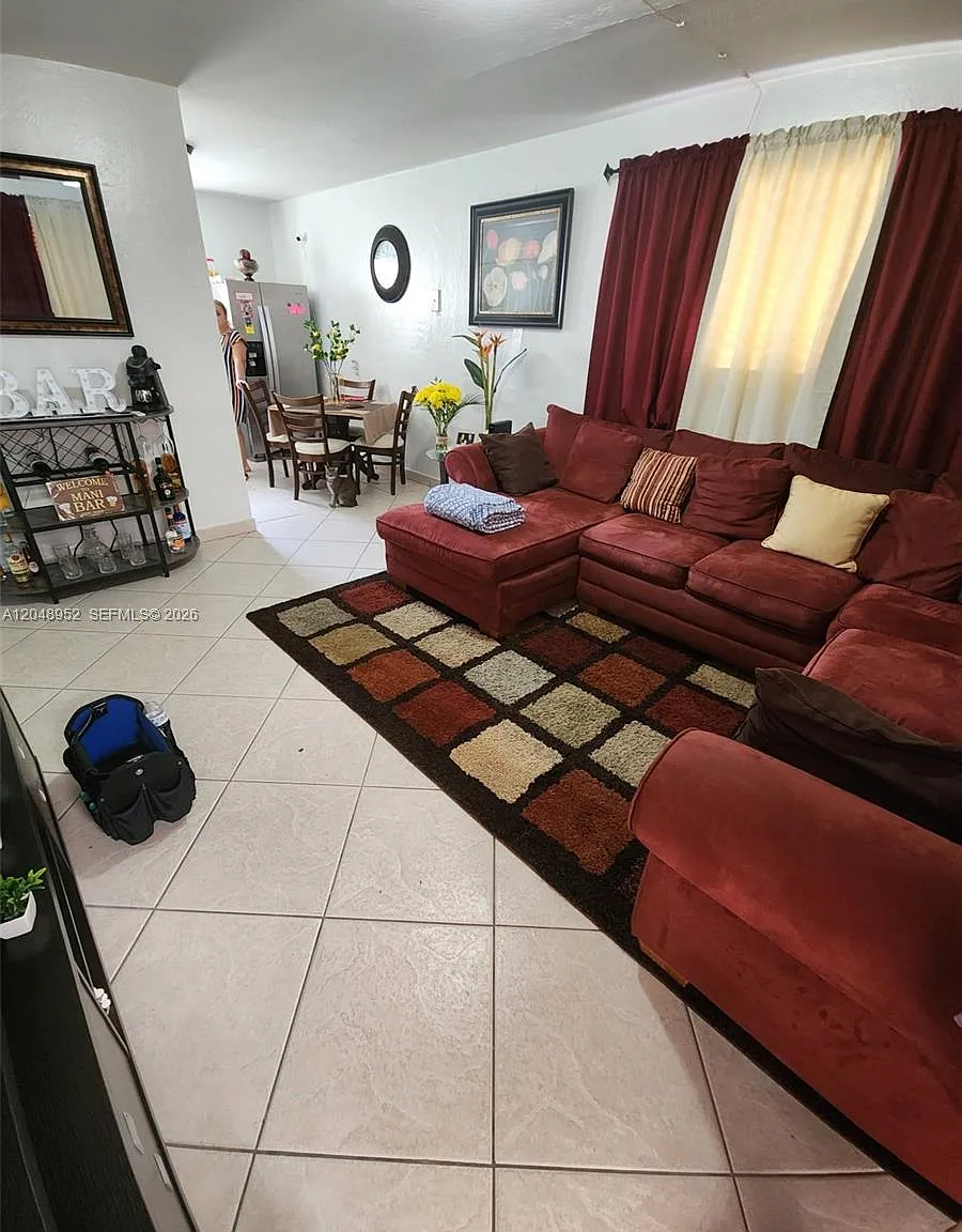 2 bed, 1.0 bath, 4580 sqft, $2,000 — Photo 4