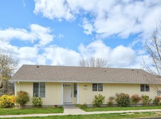 514 SW Oak St, Grants Pass, OR 97526