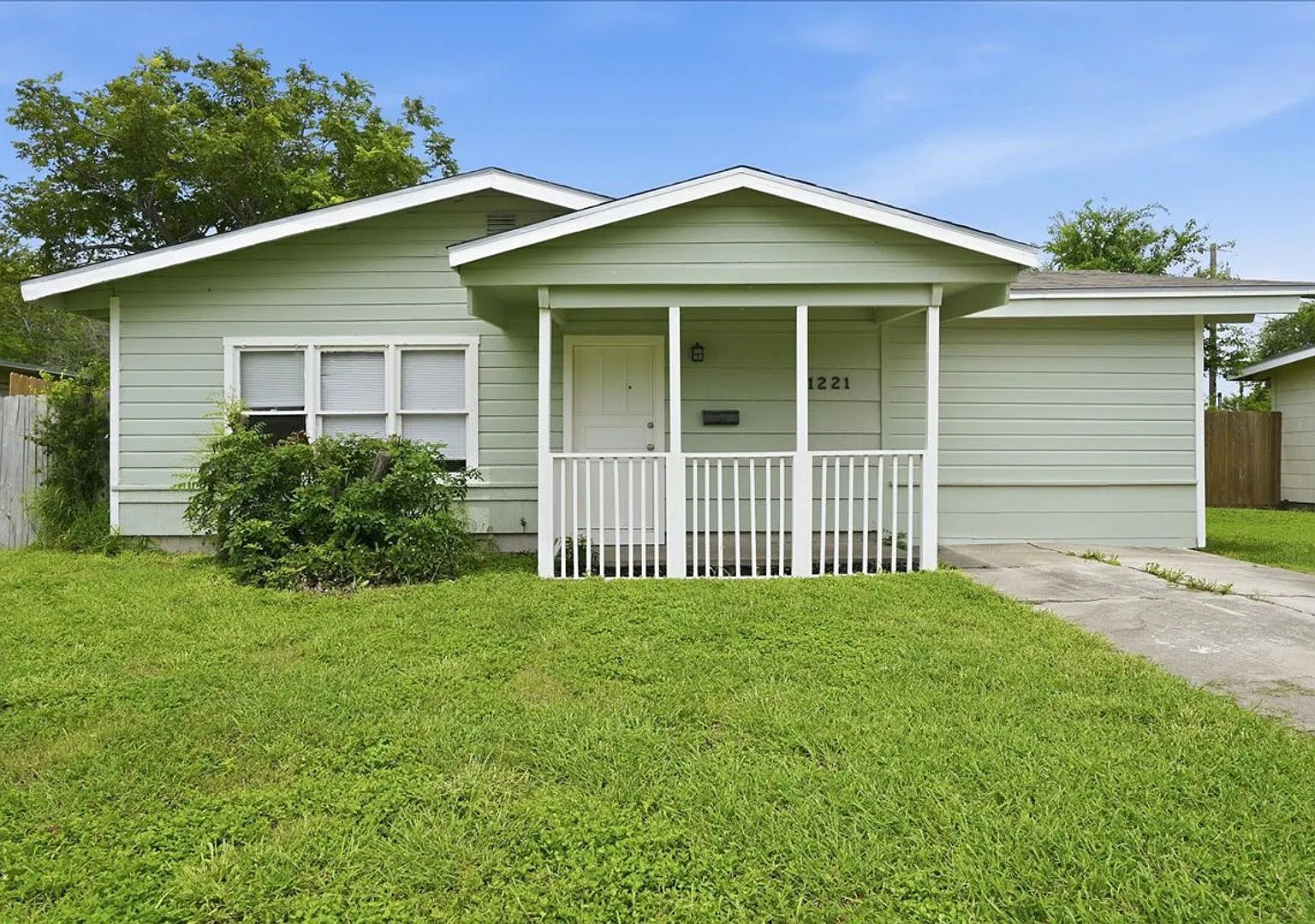 Updated 4-Bedroom Home for Rent in South Side Corpus Christi — Photo 1