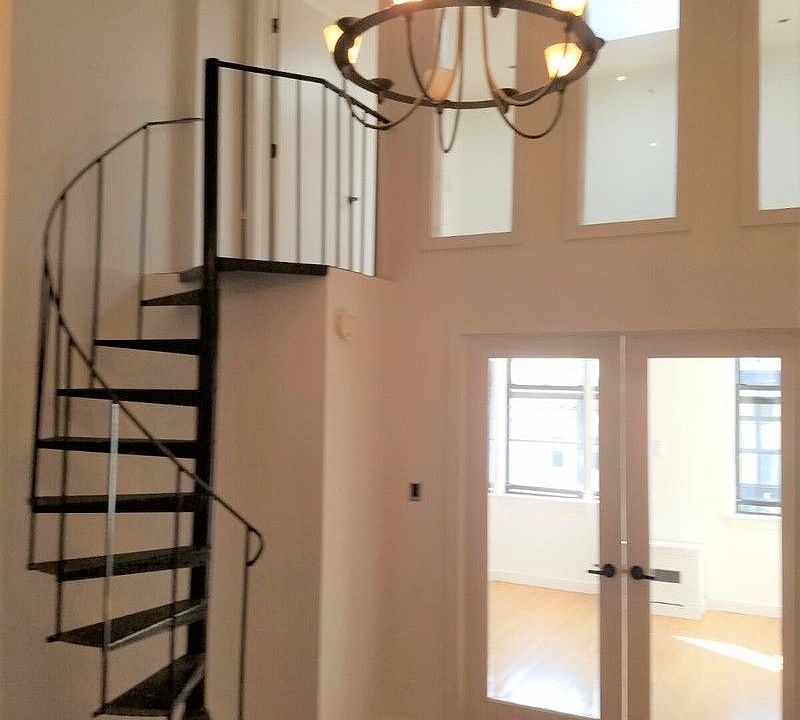 1st image of 1516 Gates Ave #33
