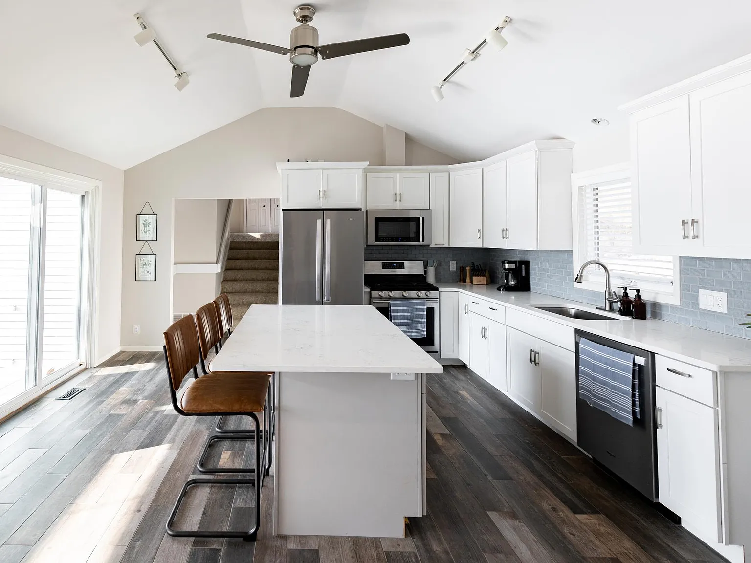 3 bed, 1.5 bath, 1524 sqft, $2,200 — Photo 1