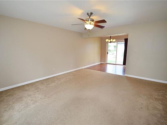 4th image of 110 Queenswood Dr