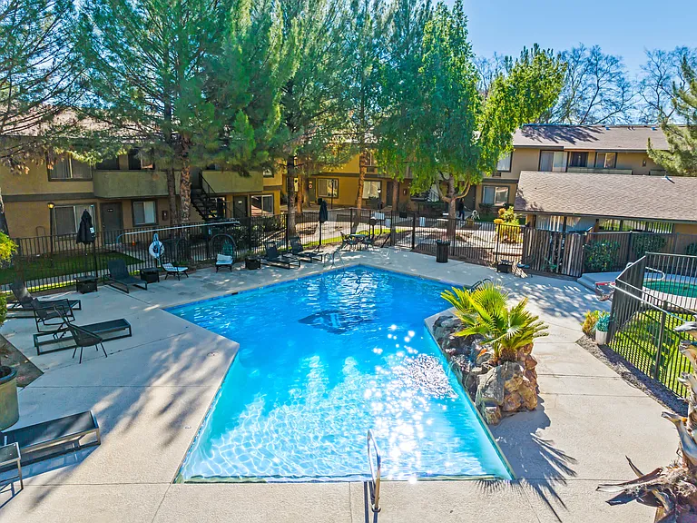 Sienna Ridge — Photo 2