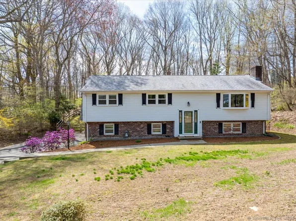 17 Damascus Road, Branford, CT 06405