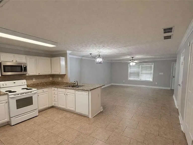 105 Westchester Dr #A3 — Photo 2