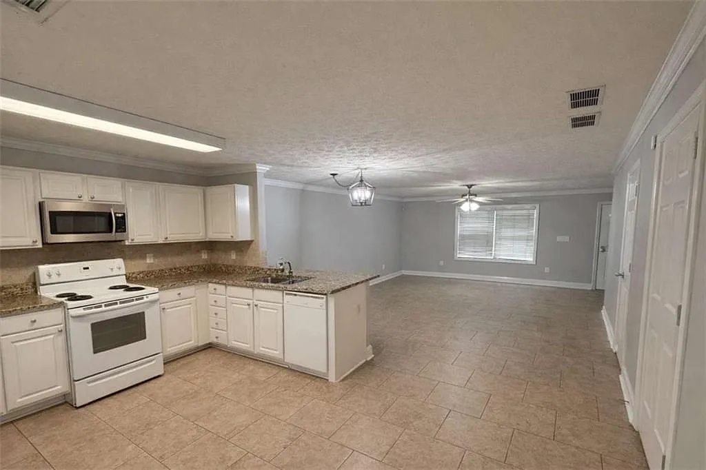 Building Photo - 105 Westchester Dr #A3