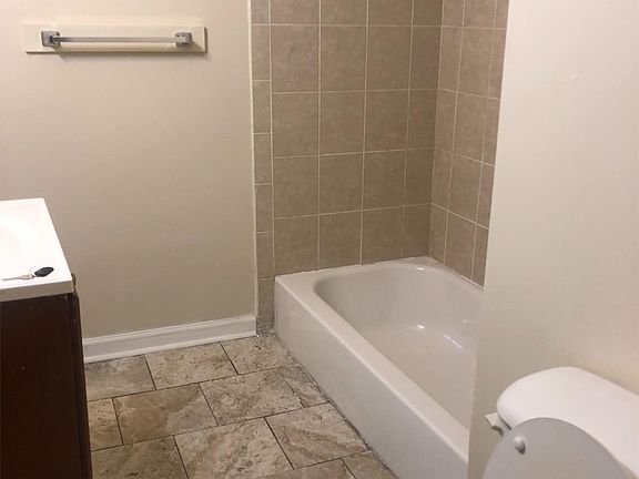 5th image of 7033 S Claremont Ave
