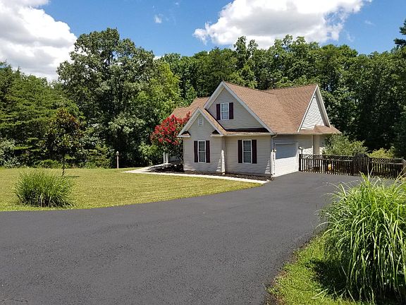 3rd image of 20 Acre Ln