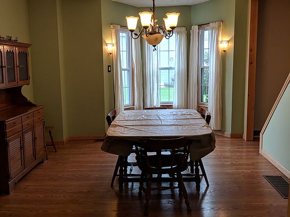 5th image of 121 East St
