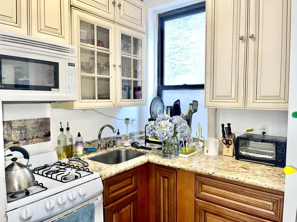 211 West 88th Street image 1 of 4