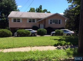 150 N Farview Ave, Paramus, NJ 07652