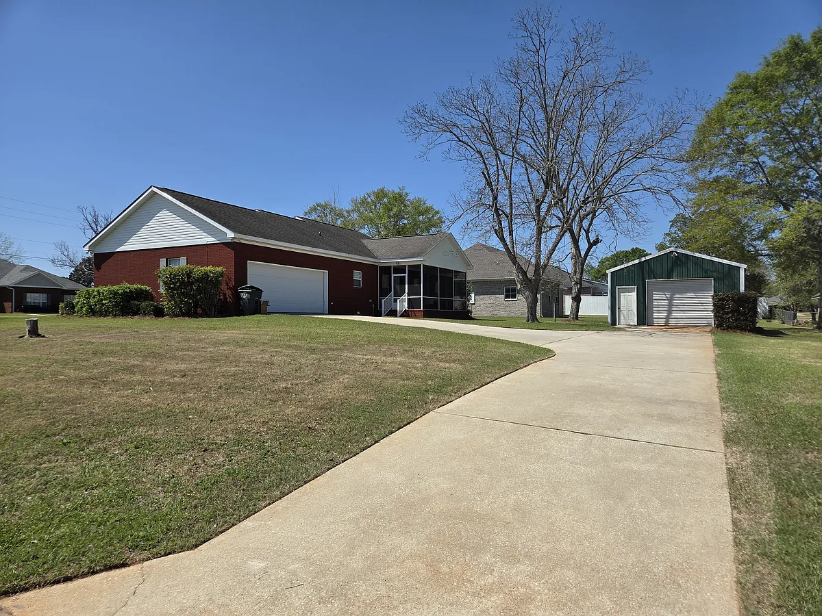 Building Photo - 305 Candy Dr