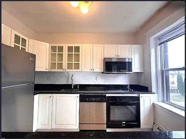 2 bed, 1.0 bath, 900 sqft, $2,800 — Photo 2