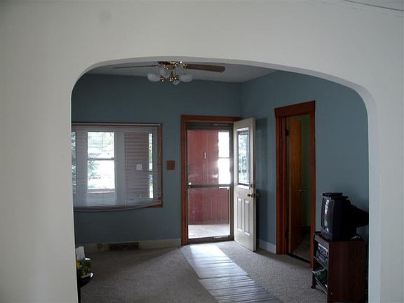 2nd image of 1923 Superior Ave