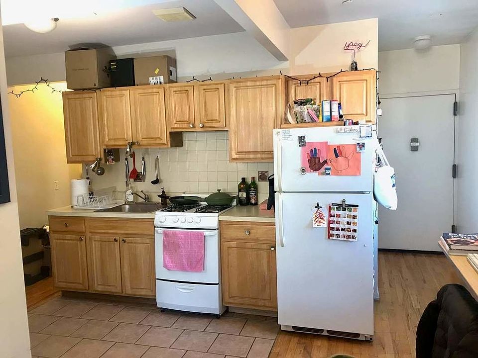 1st image of 3027 44th St APT 1