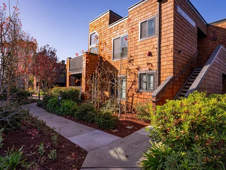 Indian Creek Apartments — Photo 39