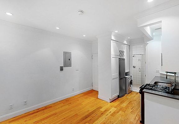 4th image of 504 E 88th St APT 2d