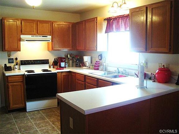 Open & Spacious Kitchen!