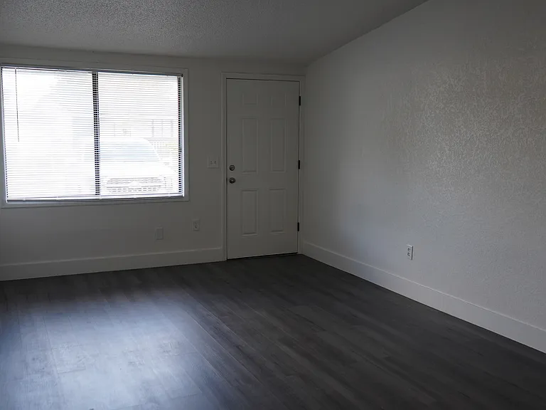Ridge Point Apartments — Photo 7