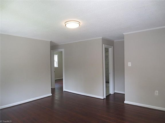3rd image of 513 Osborne Cir