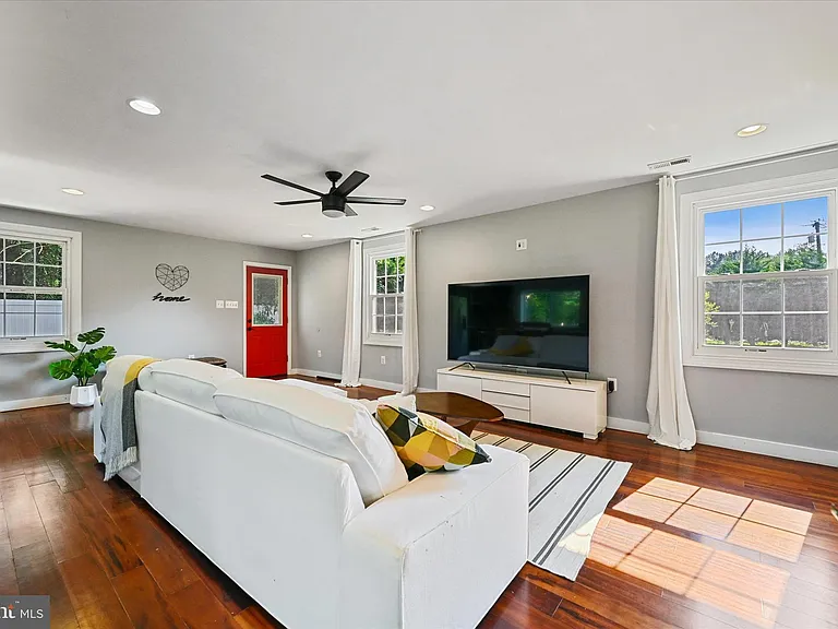 10533 Stevenson Rd — Photo 22