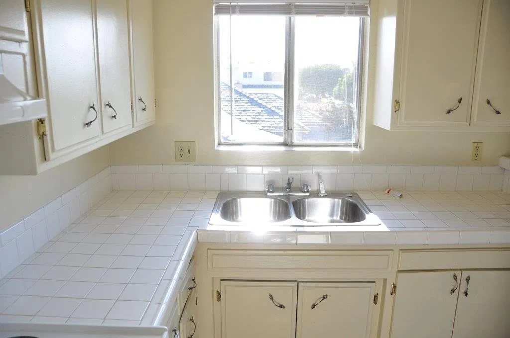 2614 S Garth Avenue — Photo 3