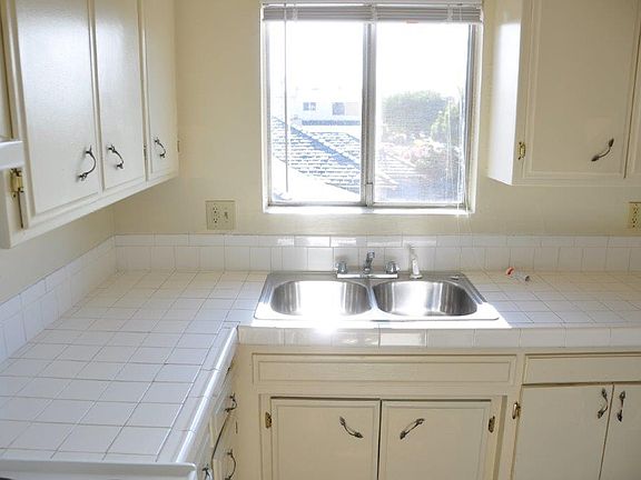 3rd image of 2614 S Garth Ave APT 4