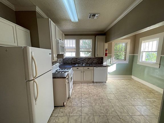 3rd image of 825 Kirkman St